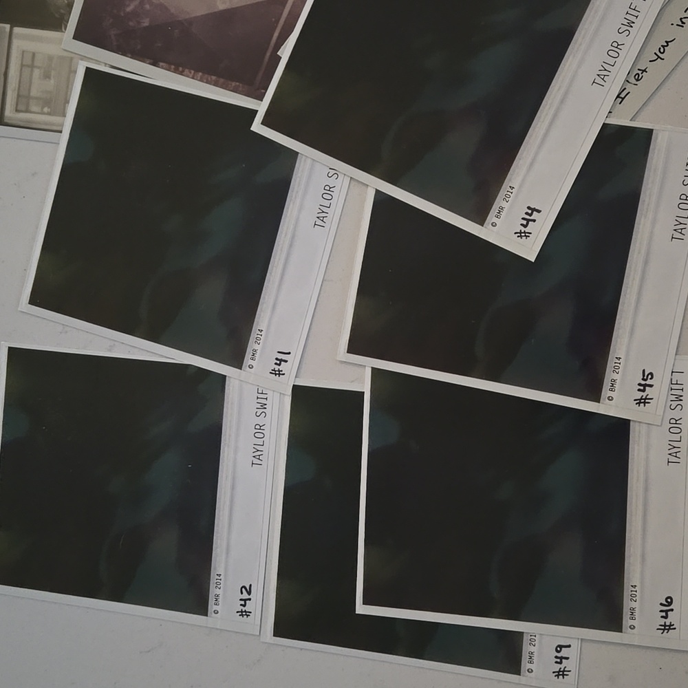 Taylor Swift Polaroid Photo collectible set 13 photos limited ed. 1989 # 40-52 - Picture 3 of 3